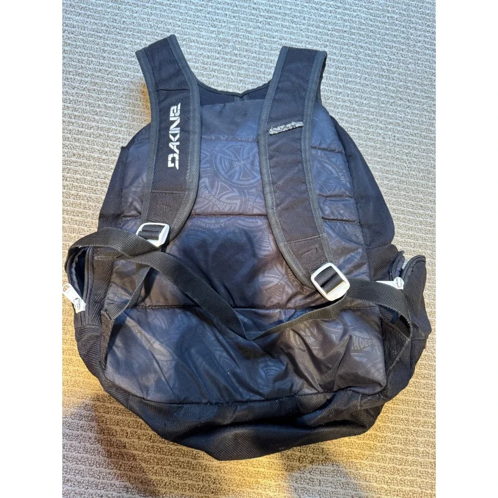 Dakine x Independent Truck Company Skate Backpack Black Board Straps Logo Print - Picture 4 of 8
